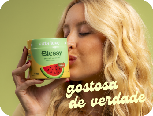 Mulher segurando Blessy sabor melancia com texto gostosa de verdade